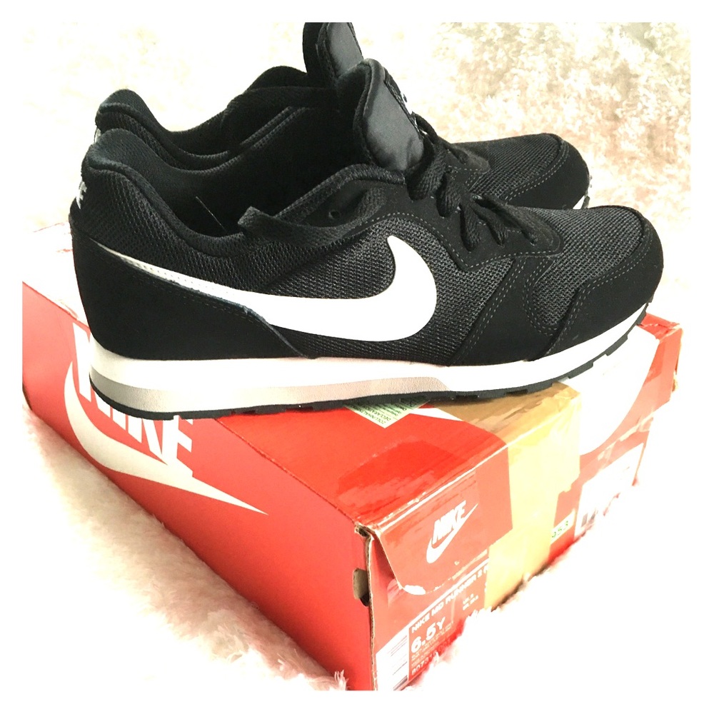 Nike MD Runner 2, Youth boy sz6.5, Women sz7.5-8